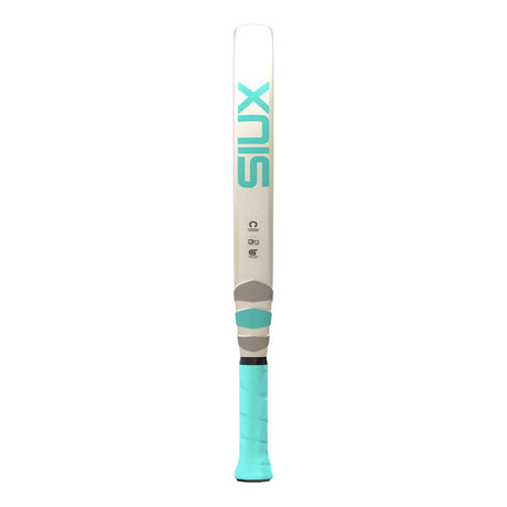 White and teal Padel racket with 'SIUX' branding on a white background